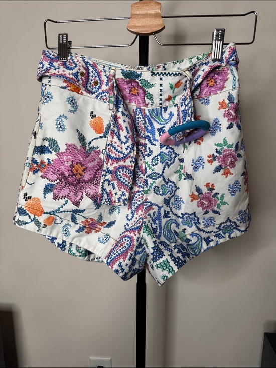FARM Rio Pants - FARM Rio White High-Waist Shorts with Multicolor Floral Embroidery